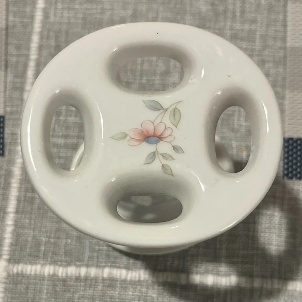 Porcelain Toothbrush Holder. Excellent used condition